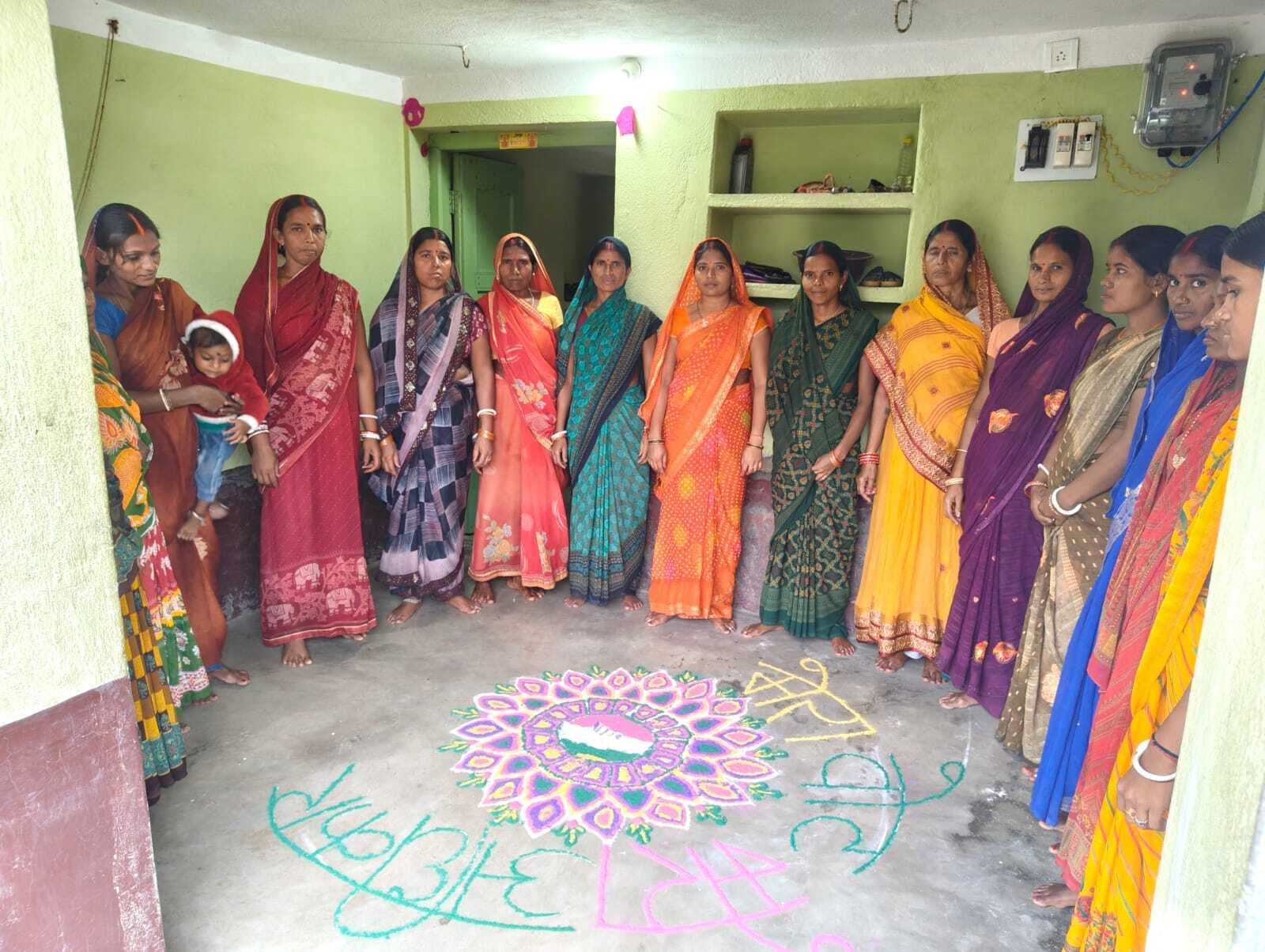 मतदान के प्रति लोगों को जागरूक कर रहीं जीविका दीदियां