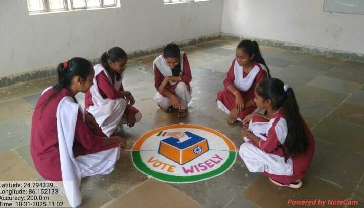 विद्यालयों में रंगोली के माध्यम से दिया मतदाता जागरूकता का संदेश