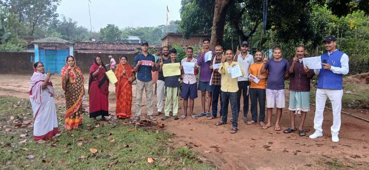 पहले मतदान, फिर कोई अन्य काम का दिया गया संदेश