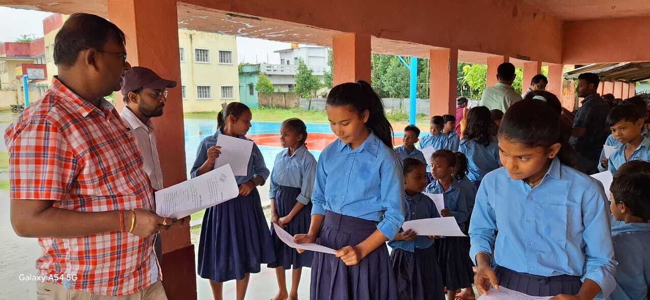 माता-पिता से संकल्प पत्र भराकर स्कूल में करें जमा