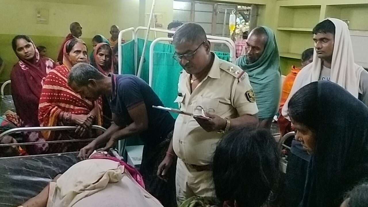 अज्ञात चार चक्का वाहन ने बाइक में मारी टक्कर,बाइक सवार अधेड़ महिला की मौत