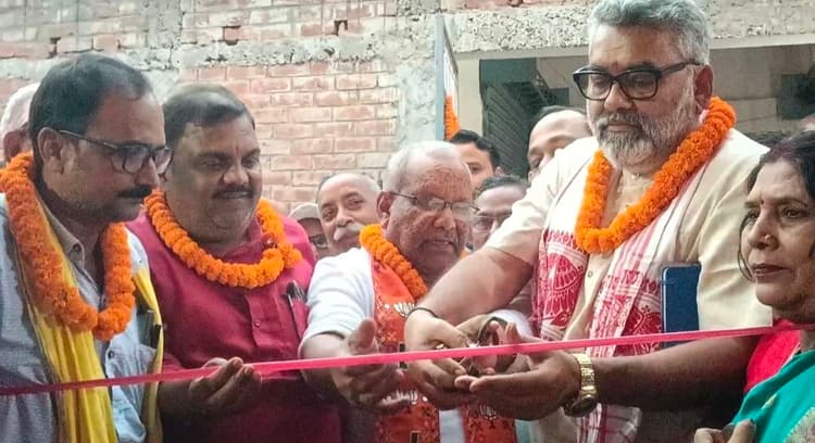 हसनगंज में बीजेपी चुनावी कार्यालय का किया उद्घाटन