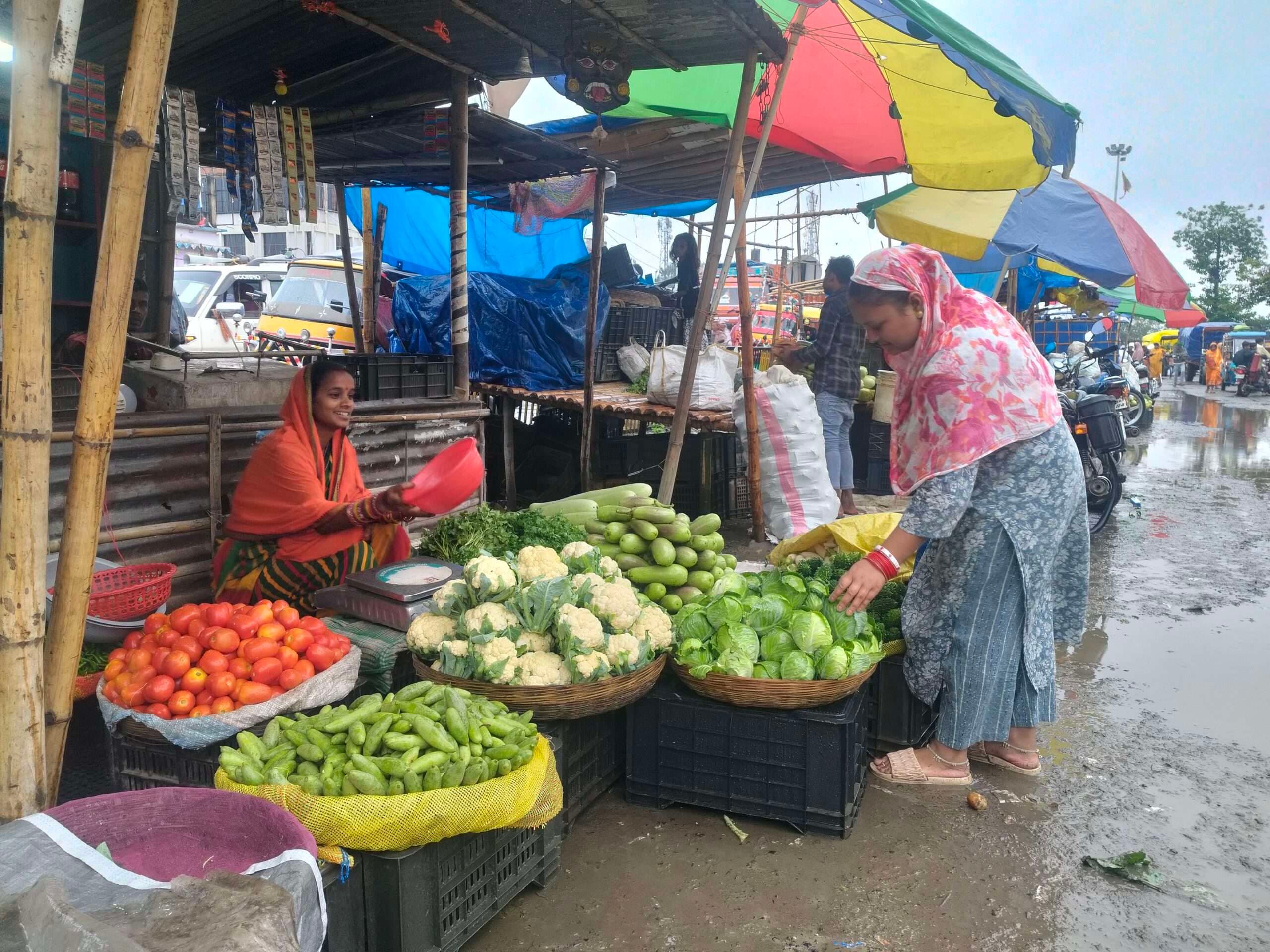 महंगाई, गेड़ाबाड़ी में लौकी 40 तो करेला 100 रुपये किलो