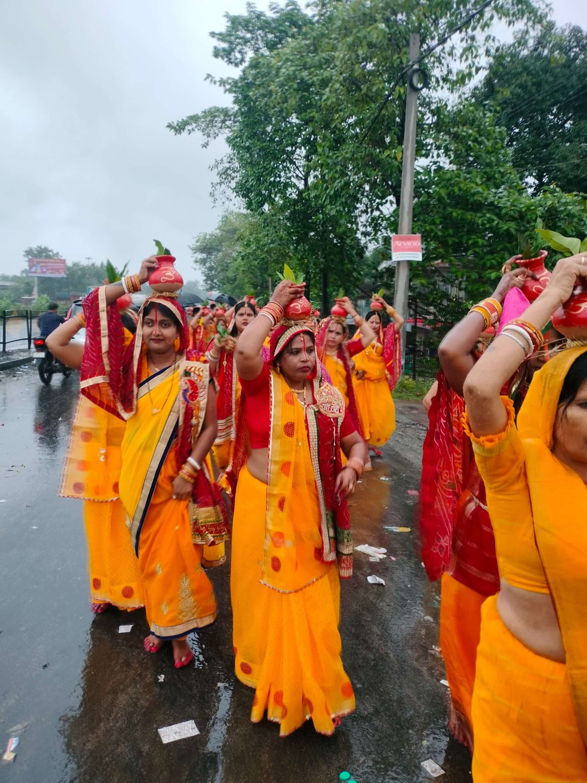 कलश यात्रा के साथ सात दिवसीय श्रीमद् भागवत कथा का हुआ शुभारंभ