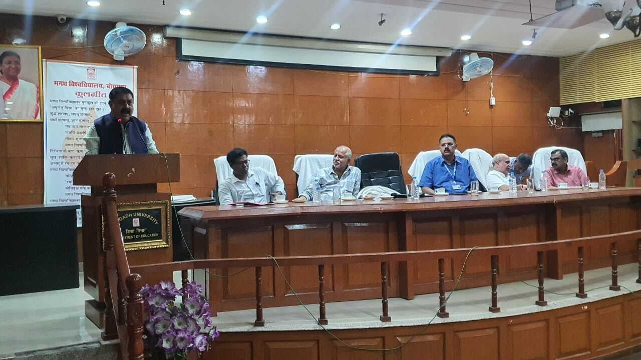 कुलपति ने बैठक कर दीक्षांत समारोह को अविस्मरणीय बनाने की अपील की