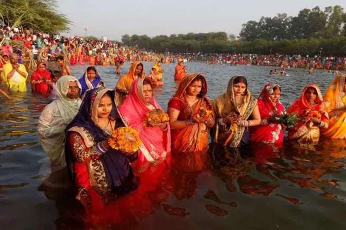 Chhath Puja 2025: рд╡рд╛рд╕реНрддреБрдХрд▓рд╛ рдФрд░ рдЕрдиреЛрдЦреА рдкрд░рдВрдкрд░рд╛рдУрдВ рдХрд╛ рд╕рдВрдЧрдо, рдЫрда рдХреЗ рд▓рд┐рдП рдорд╢рд╣реВрд░ рд╣реИрдВ рдмрд┐рд╣рд╛рд░ рдХреЗ рдпреЗ рдкрд╛рдВрдЪ рдРрддрд┐рд╣рд╛рд╕рд┐рдХ рдШрд╛рдЯ
