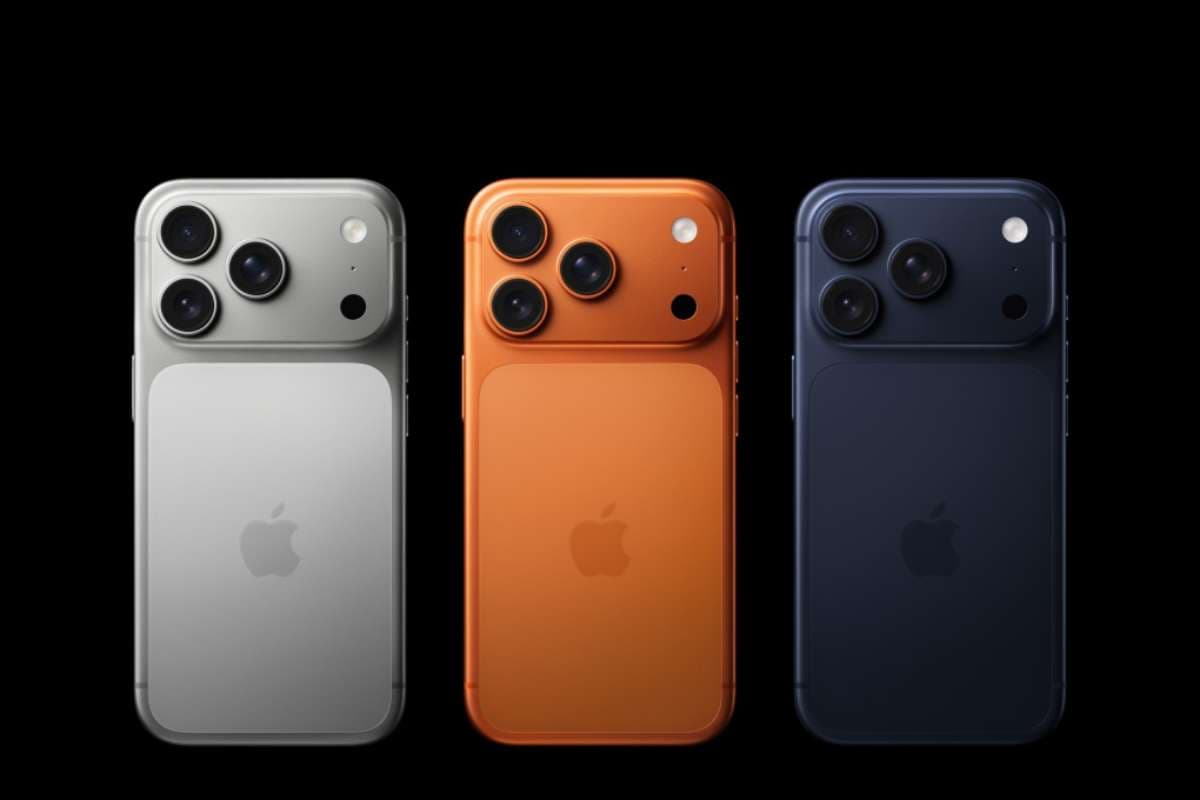 iPhone 17 की धूम! Cosmic Orange कलर बना हिट, Apple के शेयर रिकॉर्ड ऊंचाई पर