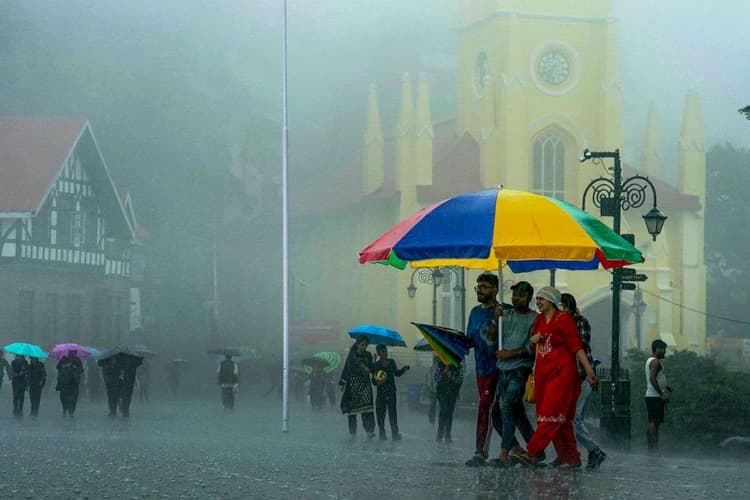 Heavy Rain Alert: झारखंड में बदला-बदला सा है मौसम का मिजाज, भारी बारिश का येलो अलर्ट