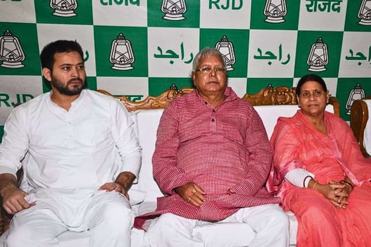 IRCTC Scam: बिहार चुनाव के बीच लालू परिवार की बढ़ीं मुश्किलें, CBI ने अदालत को सौंपी एक दर्जन गवाहों की सूची