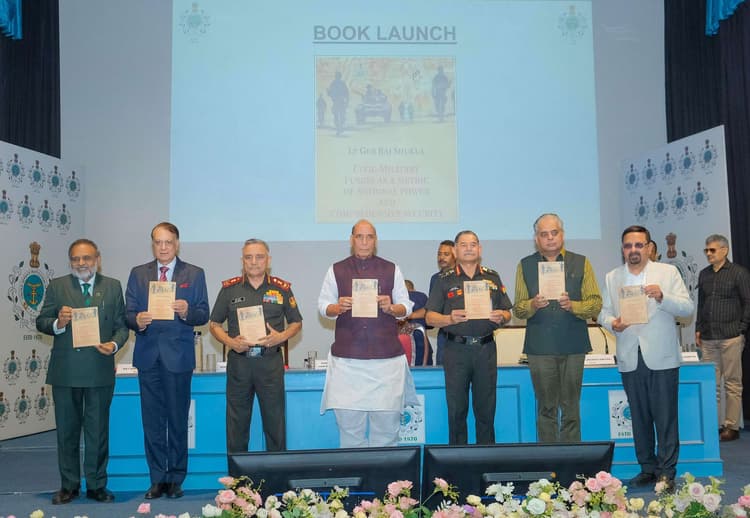 Defence Ministry: ऑपरेशन सिंदूर तीनों सेनाओं की एकजुटता और एकीकरण का असाधारण प्रदर्शन