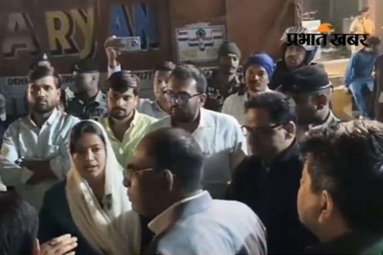 Bihar Election Result 2025 : सासाराम में काउंटिंग से पहले स्ट्रांग रूम परिसर में पहुंचा ट्रक, धरने पर बैठे महागठबंधन के प्रत्याशी