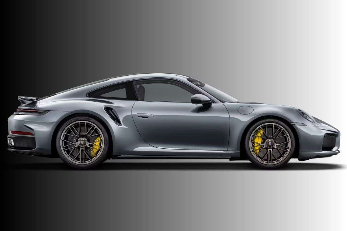 पोर्शे ने भारत में लॉन्च की नयी 911 Turbo S, कीमत ₹3.8 करोड़, रफ्तार से उड़े होश