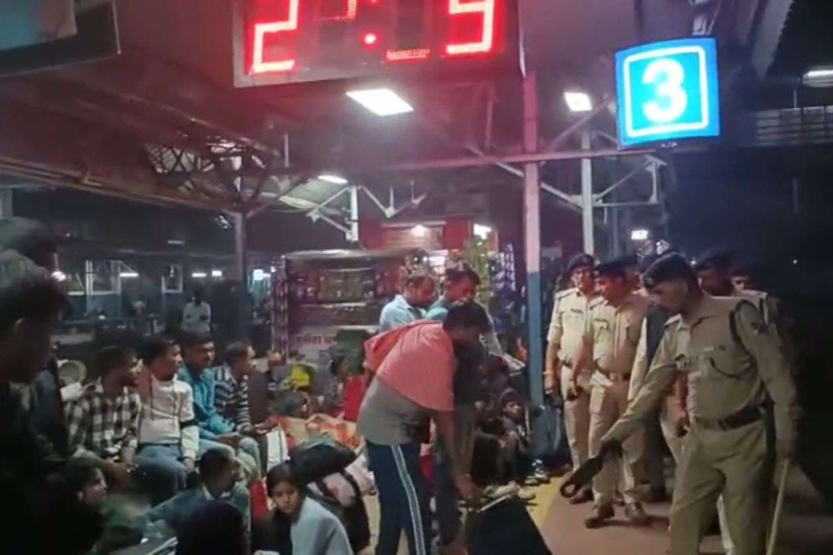 Red Fort Blast: दिल्ली विस्फोट के बाद बढ़ी चौकसी, सीवान जंक्शन पर चला संयुक्त जांच अभियान