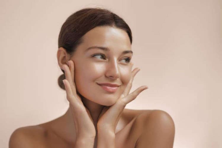 Beauty Care Tips: सर्दियों में भी दमक उठेगा चेहरा, बस करना होगा ये उपाय