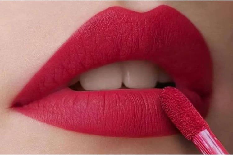 Dusky Skin Lipstick Shades:सांवली त्वचा को और भी खूबसूरत बनाएंगे ये 5 परफेक्ट लिपस्टिक शेड्स