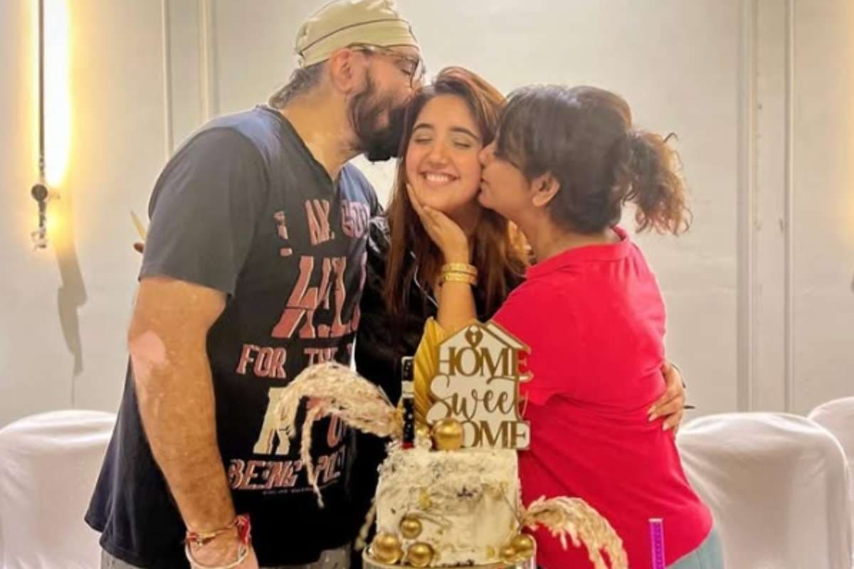 Bigg Boss 19: बिग बॉस 19 से बाहर हुई अशनूर कौर, घर लौटते ही परिवार ने दिया वार्म वेलकम