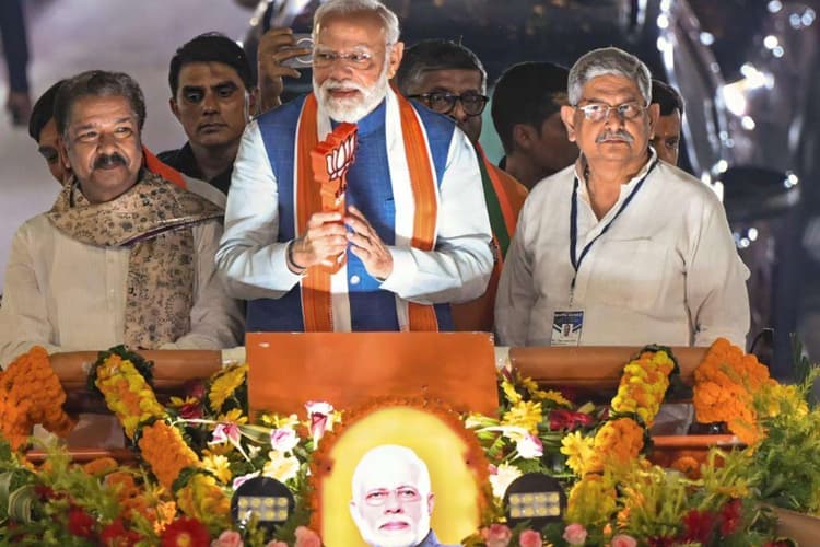 Bihar Elections 2025: PM MODI के अब तक के सबसे बड़े बिहार रोड शो में नहीं दिखे नीतीश कुमार, पटना की 14 सीटों पर नजर