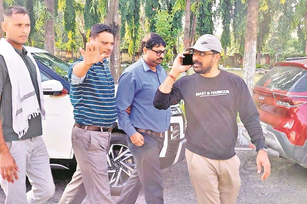 CBI की धनबाद में बड़ी कार्रवाई, अनुकंपा नौकरी के नाम पर हो रही थी रिश्वतखोरी! मैनेजर 50 हजार लेते गिरफ्तार