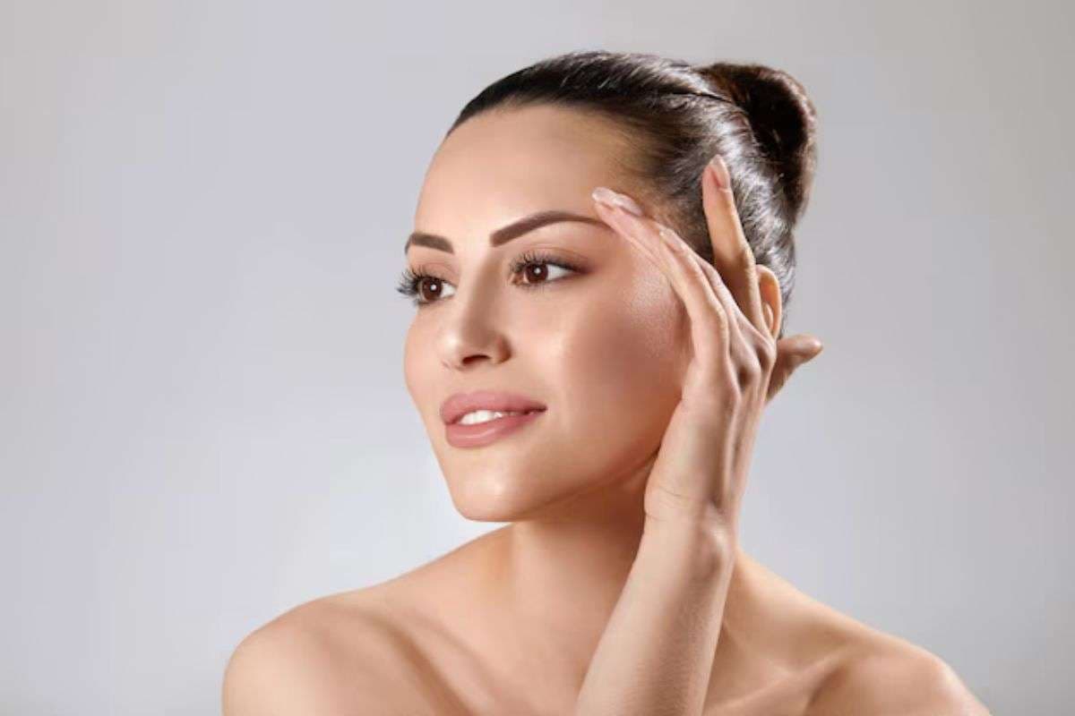 Coconut Oil for Eyebrows: पतली आइब्रो से हैं परेशान, तो नारियल तेल लगाकर इसे बनाएं घने, सुंदर व चमकदार