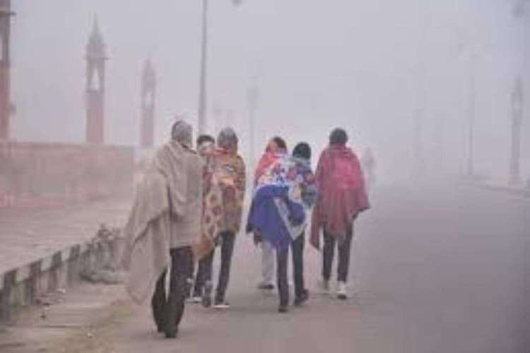 Bihar Weather Update: बिहार में पारा गिरने से बढ़ी ठंड, जानिए आगे कैसा रहेगा मौसम
