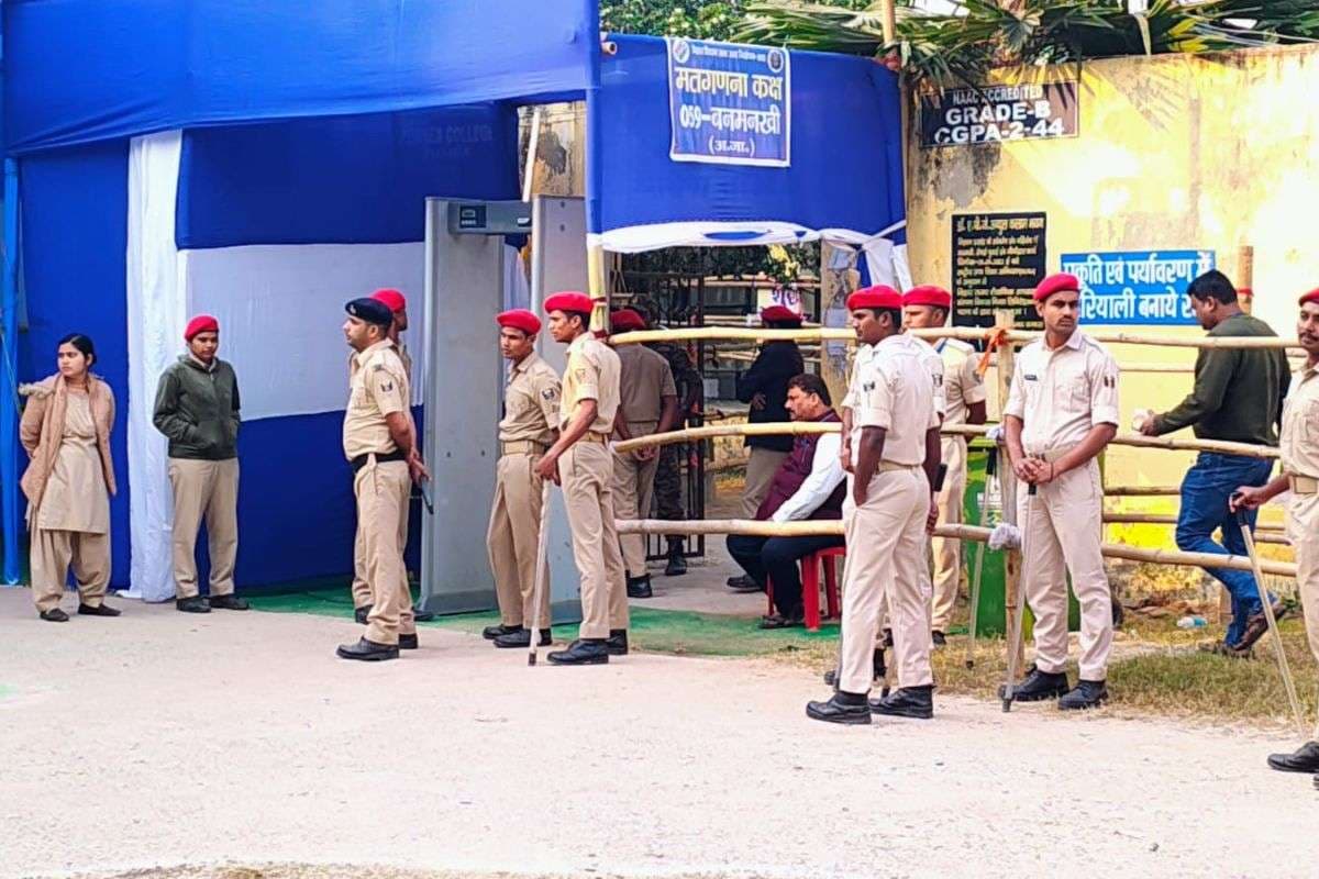 Bihar Election 2025 Result: चार लेयर के सुरक्षा घेरे में वोटों की गिनती जारी, मोकामा और बाढ़ का सबसे पहले आएगा रिजल्ट, अंत में दिघा का परिणाम