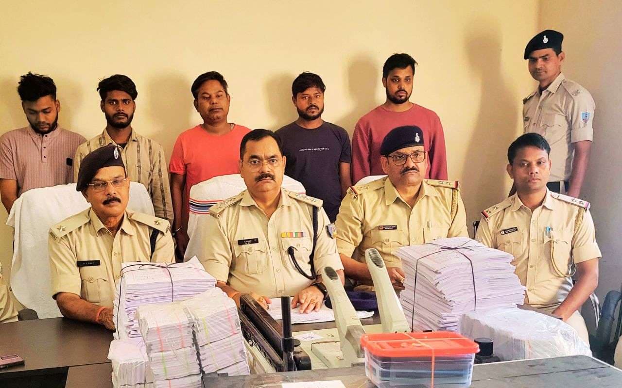 Crime News: गोविंदपुर के जंगलपुर में छपते थे अवैध लॉटरी टिकट, 5 गिरफ्तार