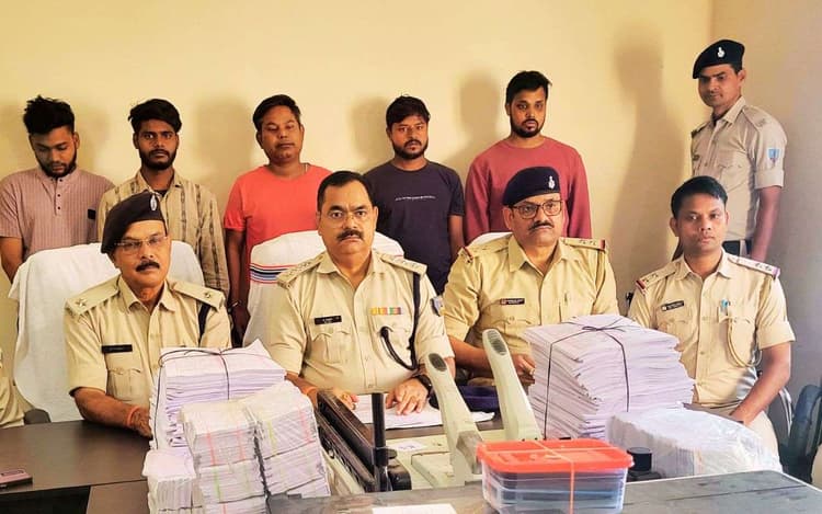 Crime News: गोविंदपुर के जंगलपुर में छपते थे अवैध लॉटरी टिकट, 5 गिरफ्तार