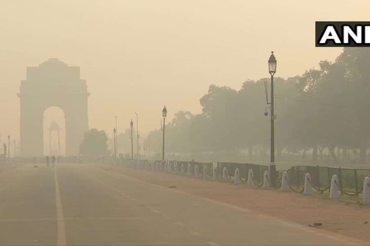 Delhi Air Pollution: जहरीली हुईं राजधानी, खराब AQI में सांस लेगा मुश्किल