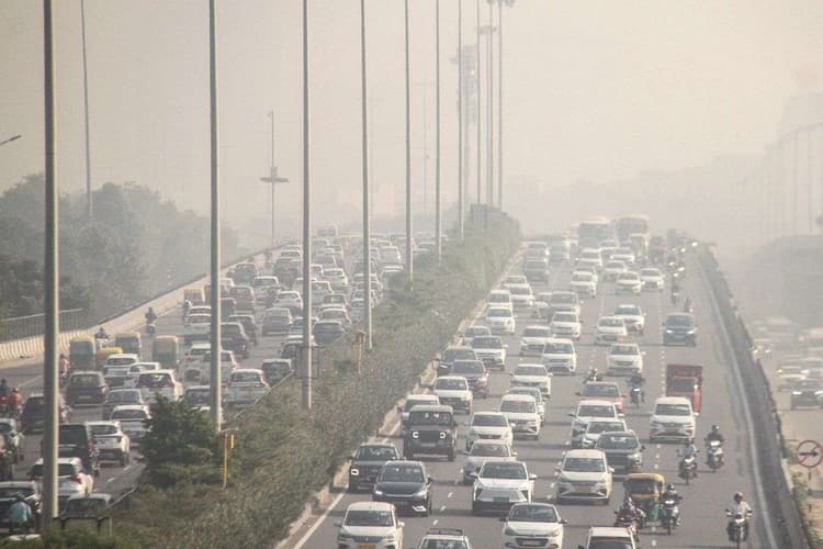 Delhi Pollution: दिल्ली में 8 नवंबर तक खतरनाक वायु प्रदूषण की चेतावनी, सबसे बड़ी वजह पराली जलाना
