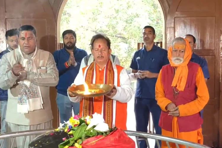 Bihar Chunav Update: मतगणना के पहले भगवान की शरण में पहुंचे डिप्टी सीएम, एनडीए की जीत का किया दावा