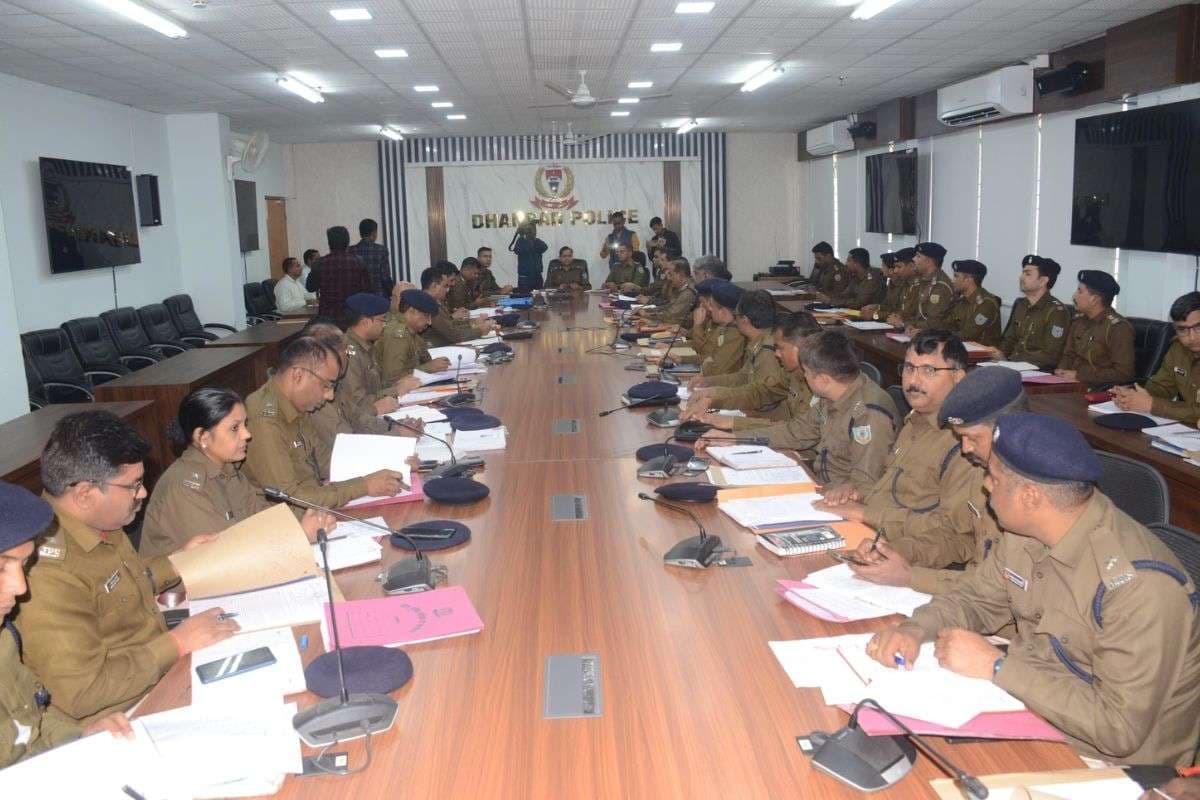 अपराधियों पर कसेगी नकेल! धनबाद में IG की बड़ी बैठक, गश्त बढ़ाने का आदेश