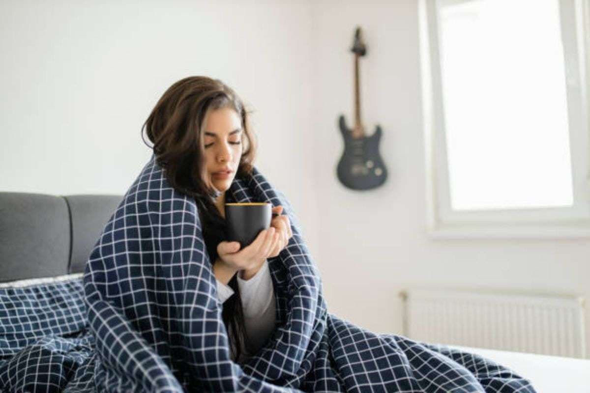 Winter Care Tips: अगर आपको भी लगती है दूसरों से अधिक ठंड, तो हो सकती है सेहत से जुड़ी ये वजह