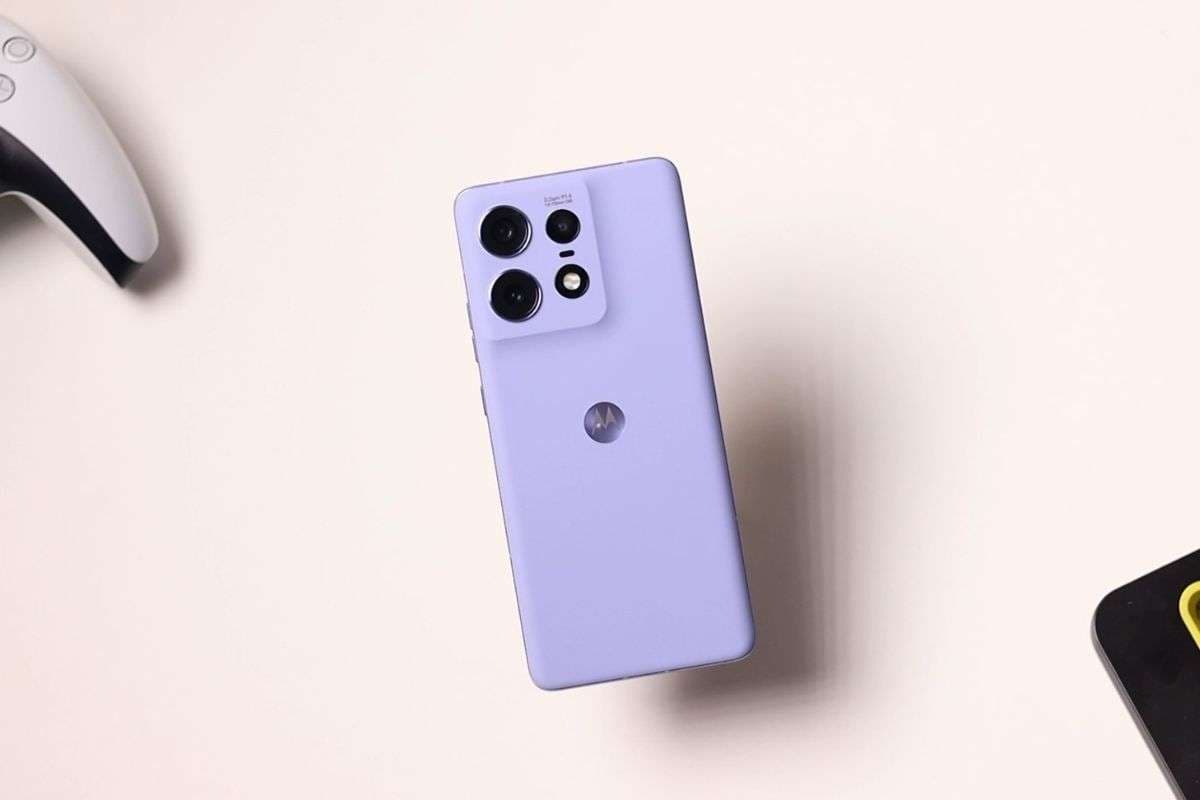 Flipkart Black Friday Sale: Motorola के दो धाकड़ फोन के दाम लुढ़के, मिलते हैं 50MP कैमरा और सॉलिड प्रोसेसर