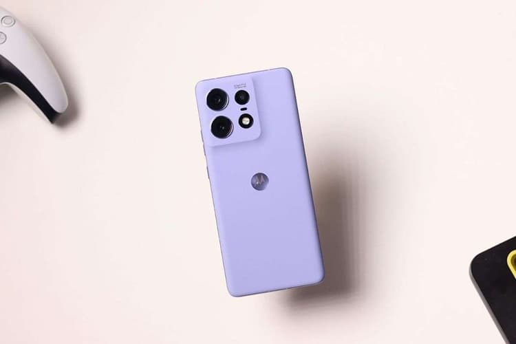 Flipkart Black Friday Sale: Motorola के दो धाकड़ फोन के दाम लुढ़के, मिलते हैं 50MP कैमरा और सॉलिड प्रोसेसर