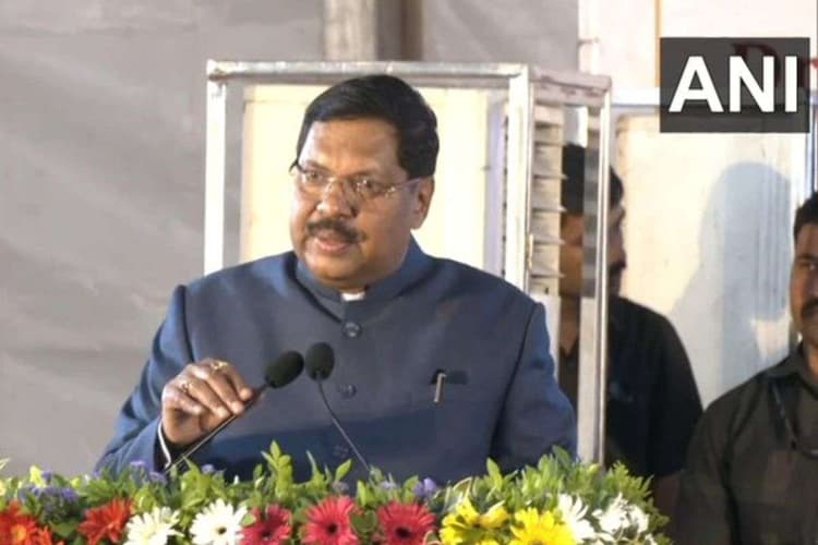 Former CJI BR Gavai: पूर्व CJI बी. आर. गवई ने कायम की मिसाल, क्यों होने लगी चर्चा?