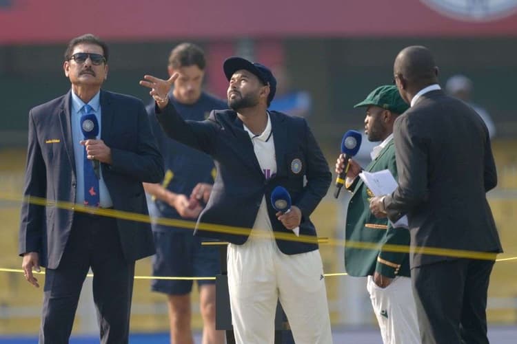 IND vs SA 2nd Test: गुवहाटी में भारत की पहले गेंदबाजी, टीमों ने प्लेइंग इलेवन में किए बदलाव, इस भारतीय को मिला मौका