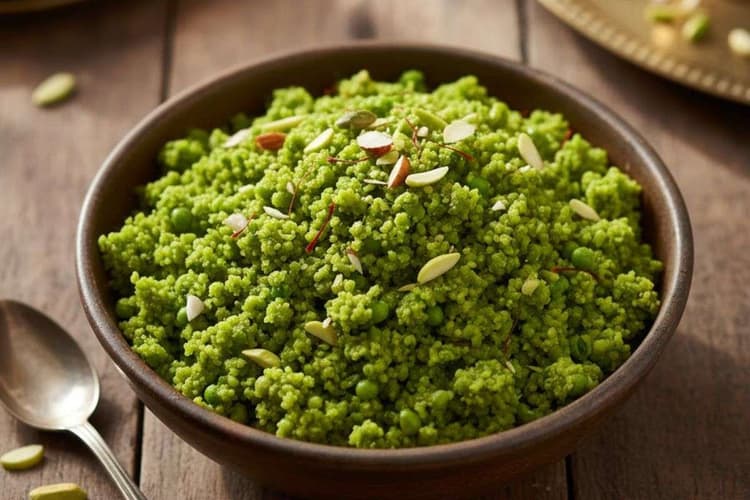 Matar Halwa Recipe: इस सर्दी घर पर झटपट बनाएं मटर का हलवा, स्वाद ऐसा कि उंगलियां चाटते रह जाएंगे