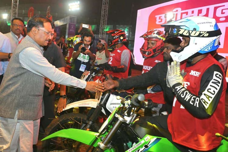 Chhattisgarh News : जीवन अनमोल है, हेलमेट पहनें, जिम्मेदार बनें, बाेले मुख्यमंत्री साय