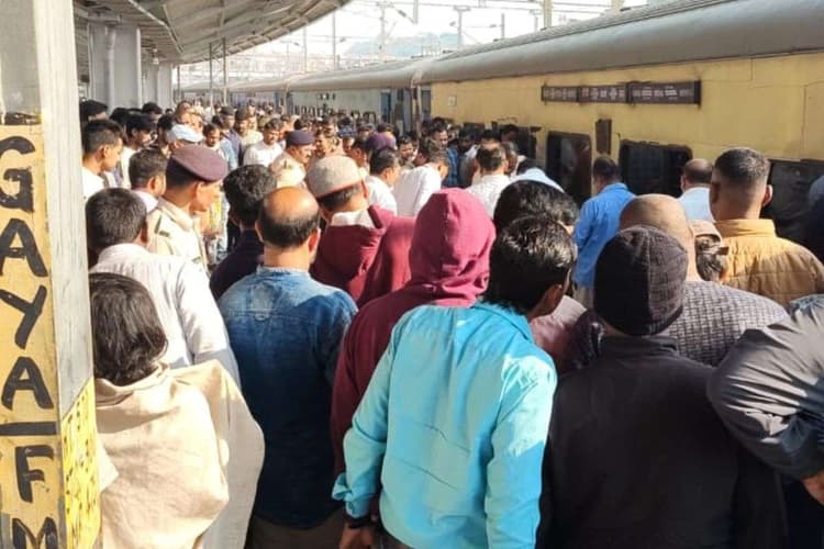 Bihar News: गया में ट्रेन पकड़ते वक्त यात्री का फिसला पैर, ट्रेन एवं प्लेटफार्म के बीच शरीर फंसने से मौत