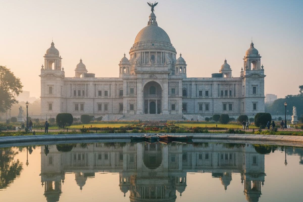Famous Places to Visit in Kolkata: कोलकाता घूमने का बना रहे हैं प्लान, तो इन फेमस टूरिस्ट प्लेस को जरूर करें एक्सप्लोर