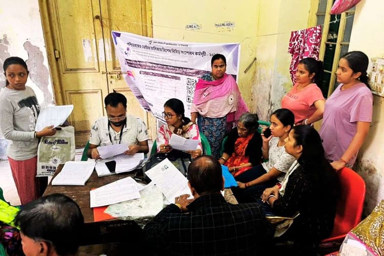 बंगाल समेत 9 राज्यों, 3 केंद्रशासित प्रदेशों में युद्धस्तर पर हो रहा वोटर गणना फॉर्म का डिजिटाइजेशन