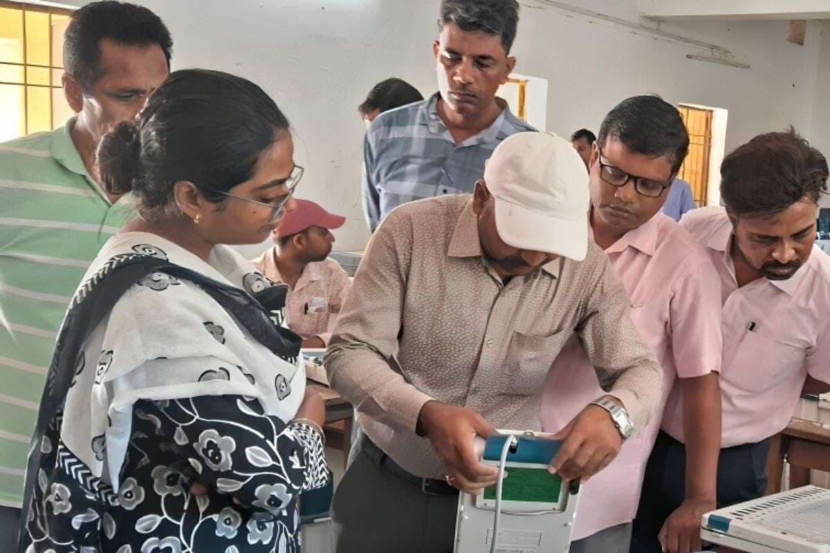Webcasting will be done at every booth, monitoring will be done at over 90,000 polling stations, bogus voting will be stopped. Webcasting will be done at every booth, monitoring will be done at over 90,000 polling stations, bogus voting will be stopped.