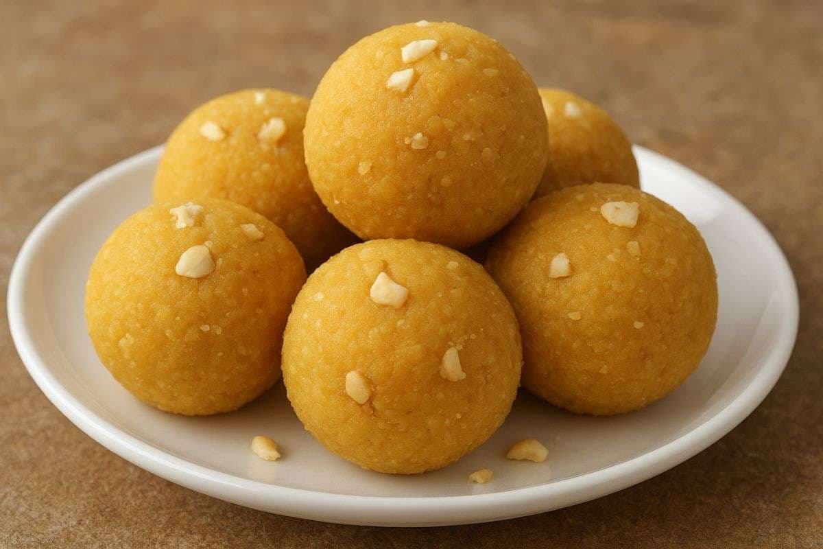 besan gond laddu besan gond laddu