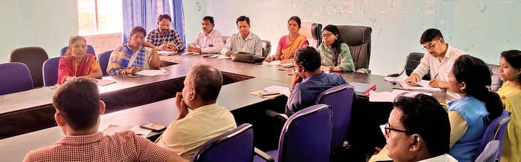 Seraikela Kharsawan News : बैठक में अनुपस्थित बिजली विभाग के जेइ को शोकॉज