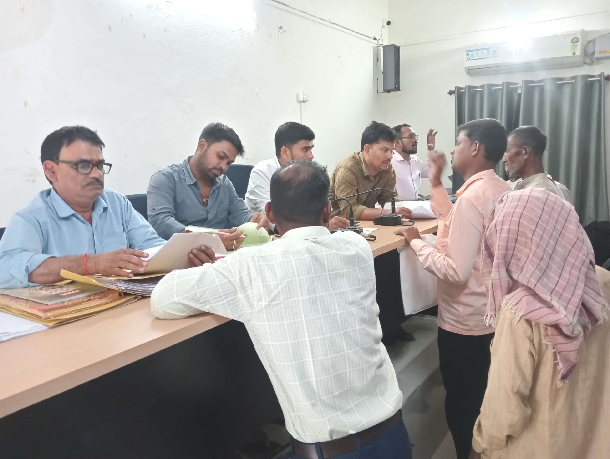 प्रखंड कार्यालय में जनता दरबार लगाकर भूमि विवाद की हुई सुनवाई