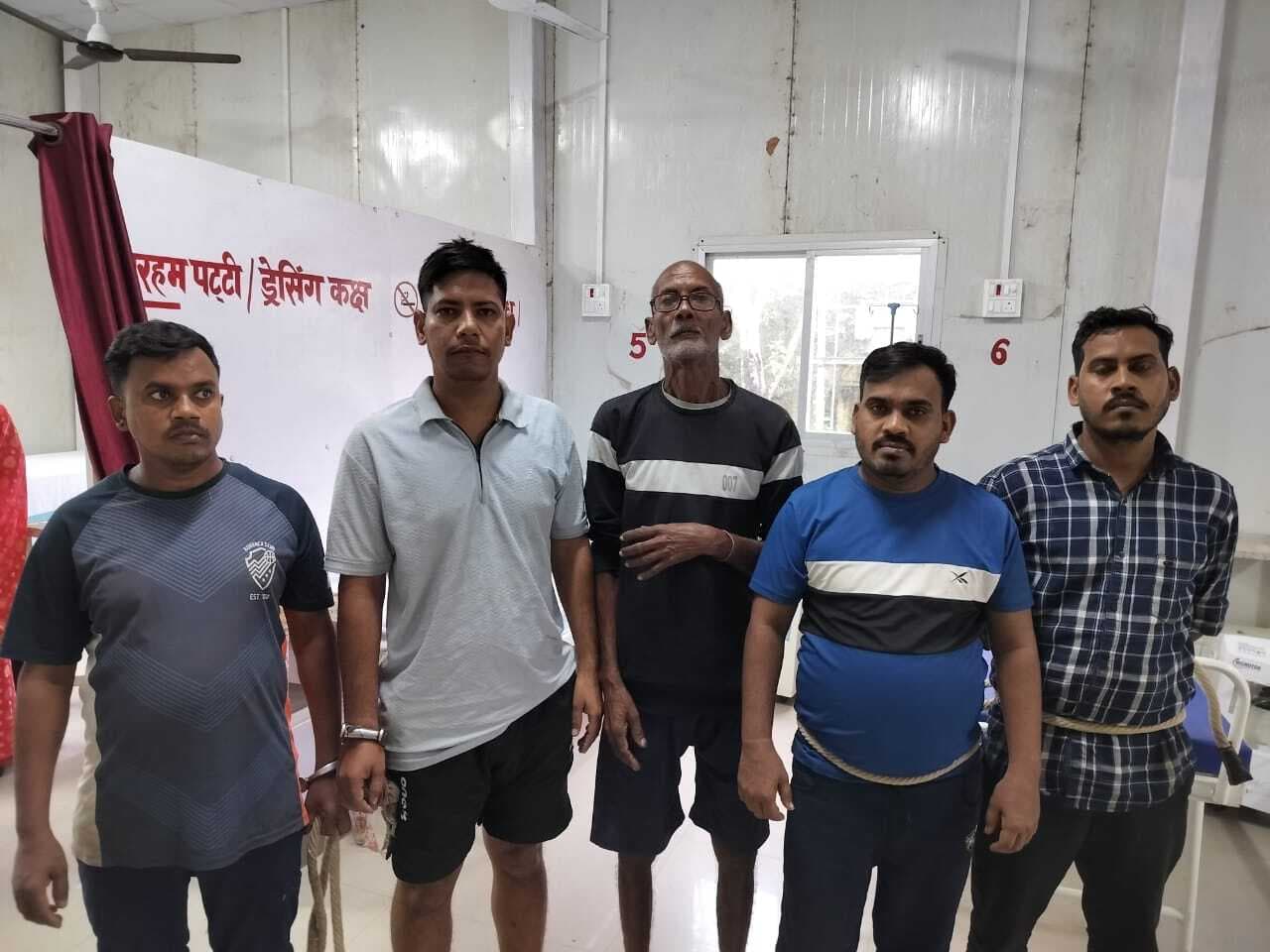 रघुवीरगढ़ में लाठी-डंडे से पति-पत्नी पर किया हमला, पांच गिरफ्तार