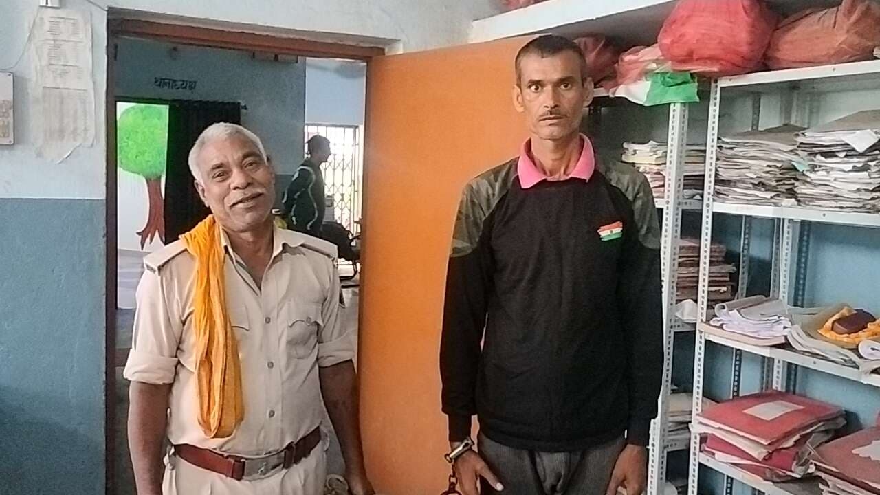 मारपीट व आर्म्स एक्ट मामले के फरार अभियुक्त गिरफ्तार