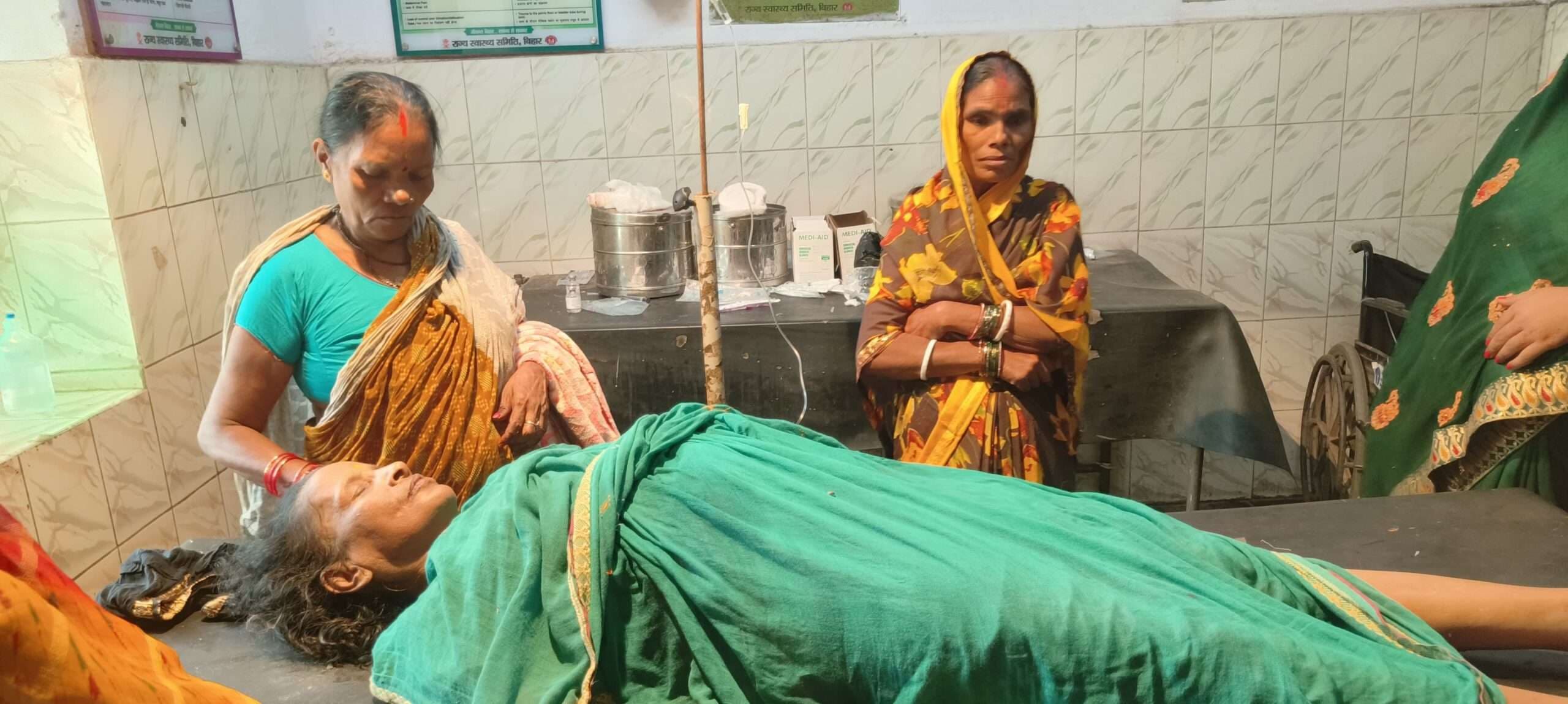 वाहनो की चपेट में आने से महिला घायल