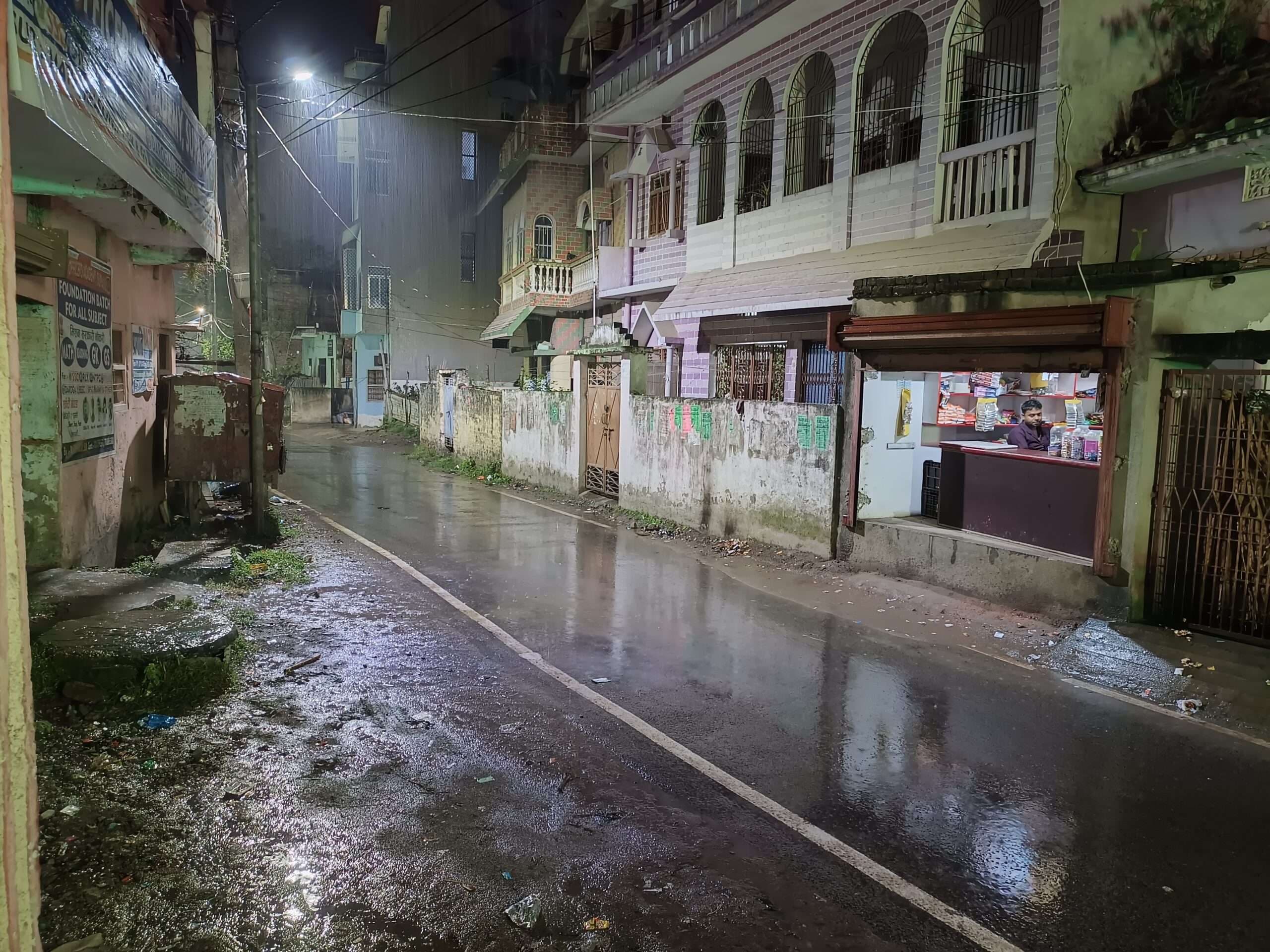 जिले में तीसरे दिन भी रुक रुक कर हुई बारिश की फुहार, नहीं हुए सूर्यदेव के दर्शन