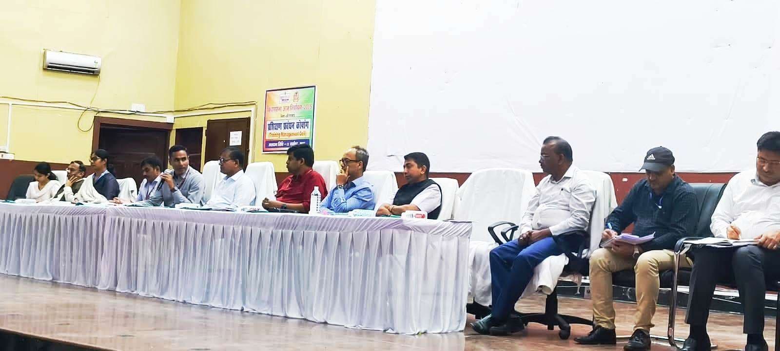 बूथों की निरंतर निगरानी करें सेक्टर अधिकारी : प्रेक्षक